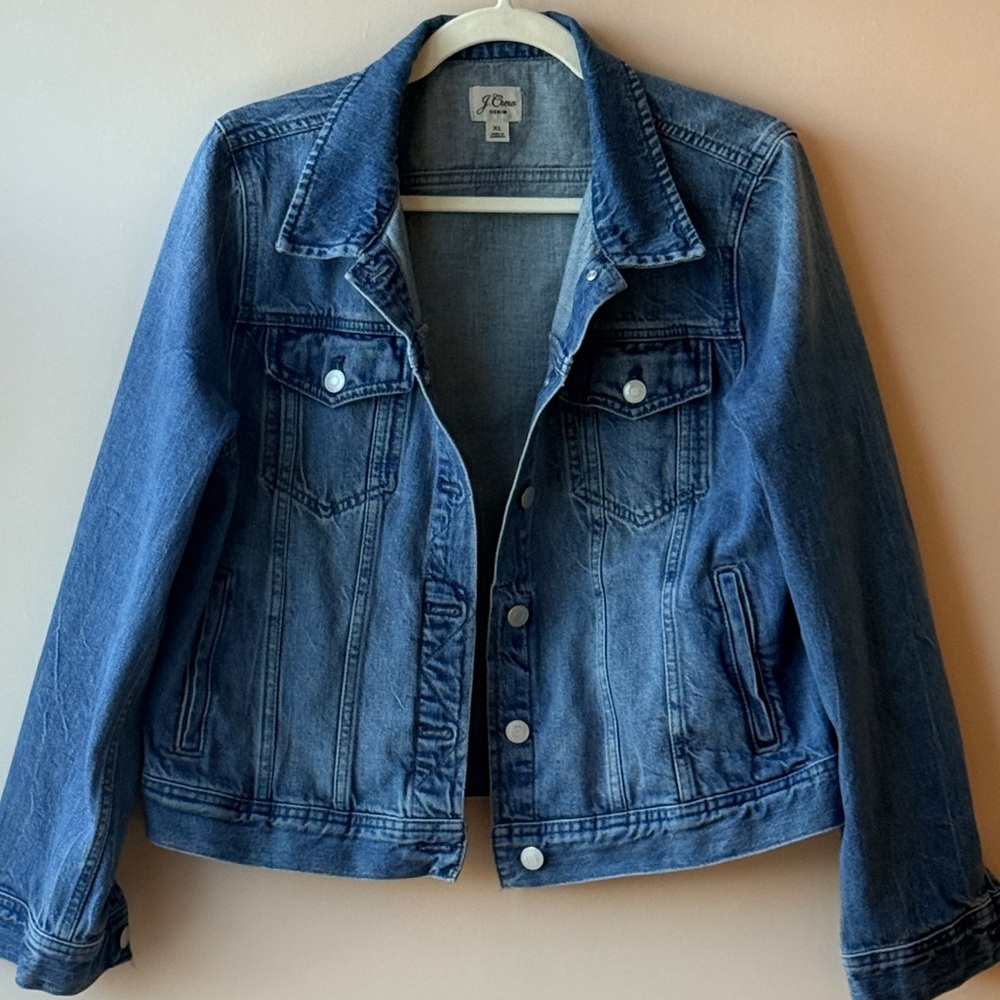J. Crew cropped medium wash denim jean jacket in XL